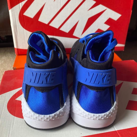 NIKE NEW SHOES - Picture 3 of 5